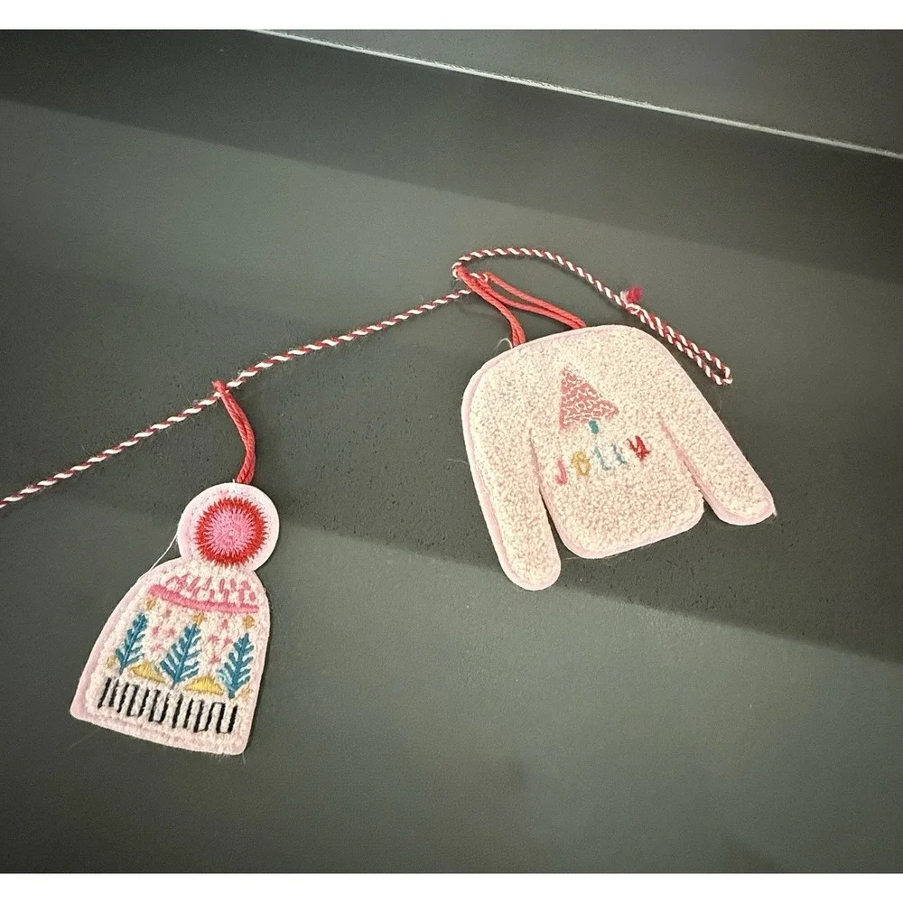 Christmas Holiday Sweaters‎ Beanies Garland